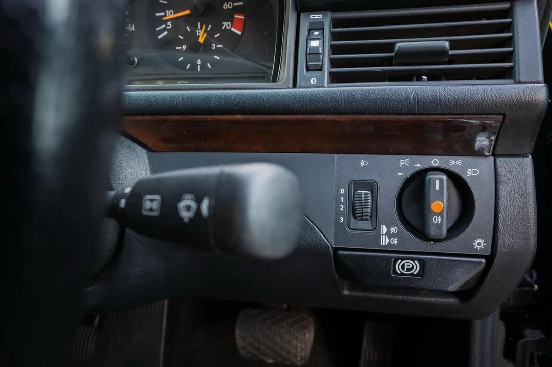 1995 Mercedes-Benz W124 E-Class - Image 30 of 30