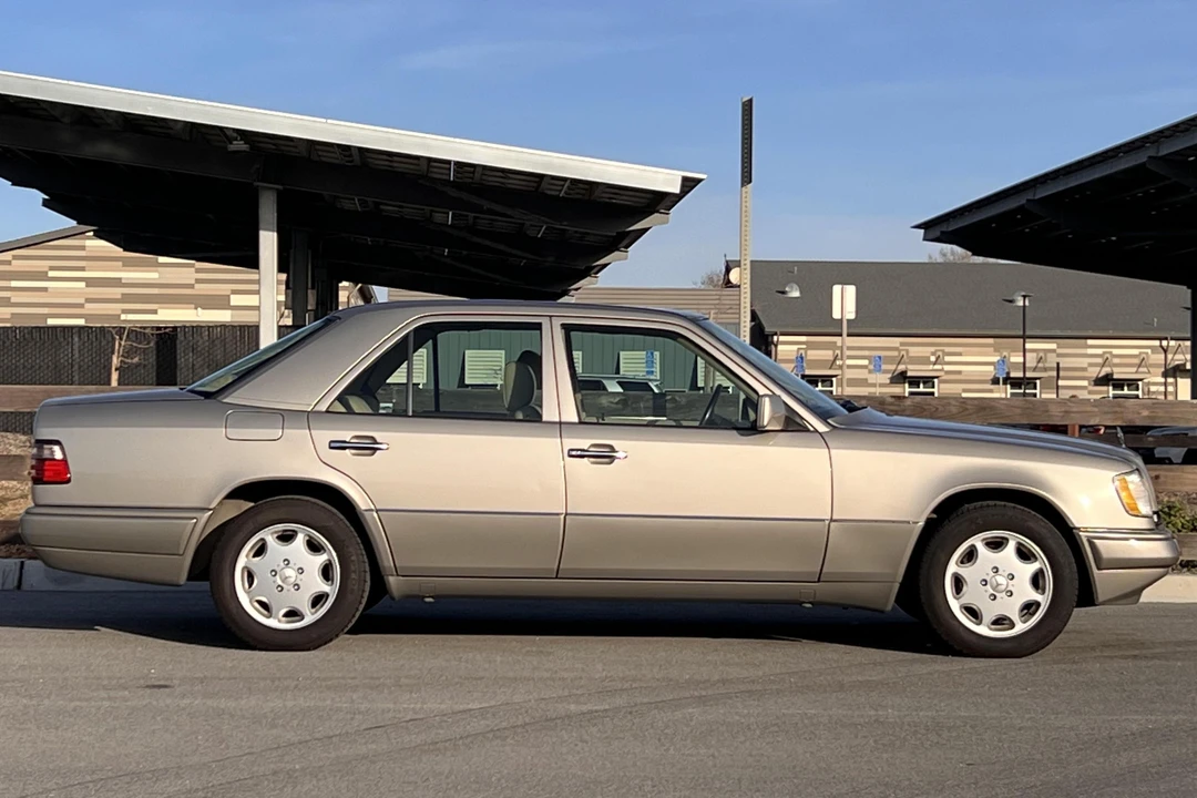1995 Mercedes-Benz W124 E-Class - Image 3 of 31