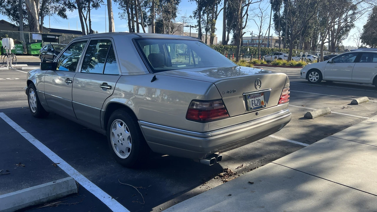 1995 Mercedes-Benz W124 E-Class - Image 16 of 31