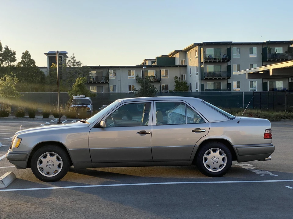 1995 Mercedes-Benz W124 E-Class - Image 13 of 31