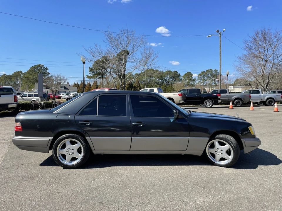 1995 Mercedes-Benz W124 E-Class - Image 12 of 31