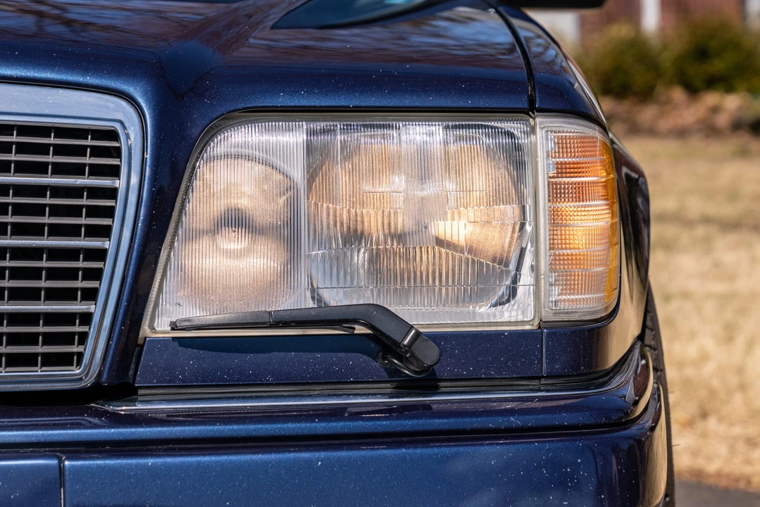 1995 Mercedes-Benz W124 E-Class - Image 12 of 31