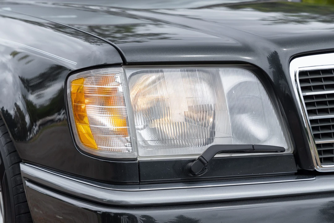 1995 Mercedes-Benz W124 E-Class - Image 13 of 31