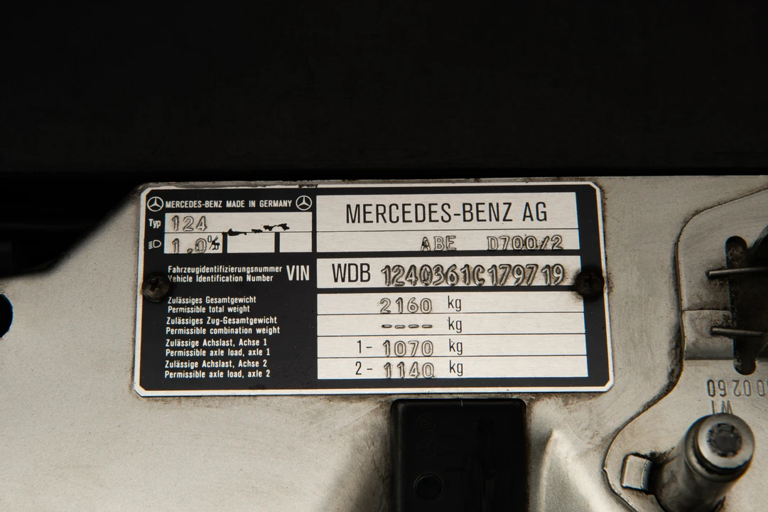 1995 Mercedes-Benz W124 E-Class - Image 8 of 31