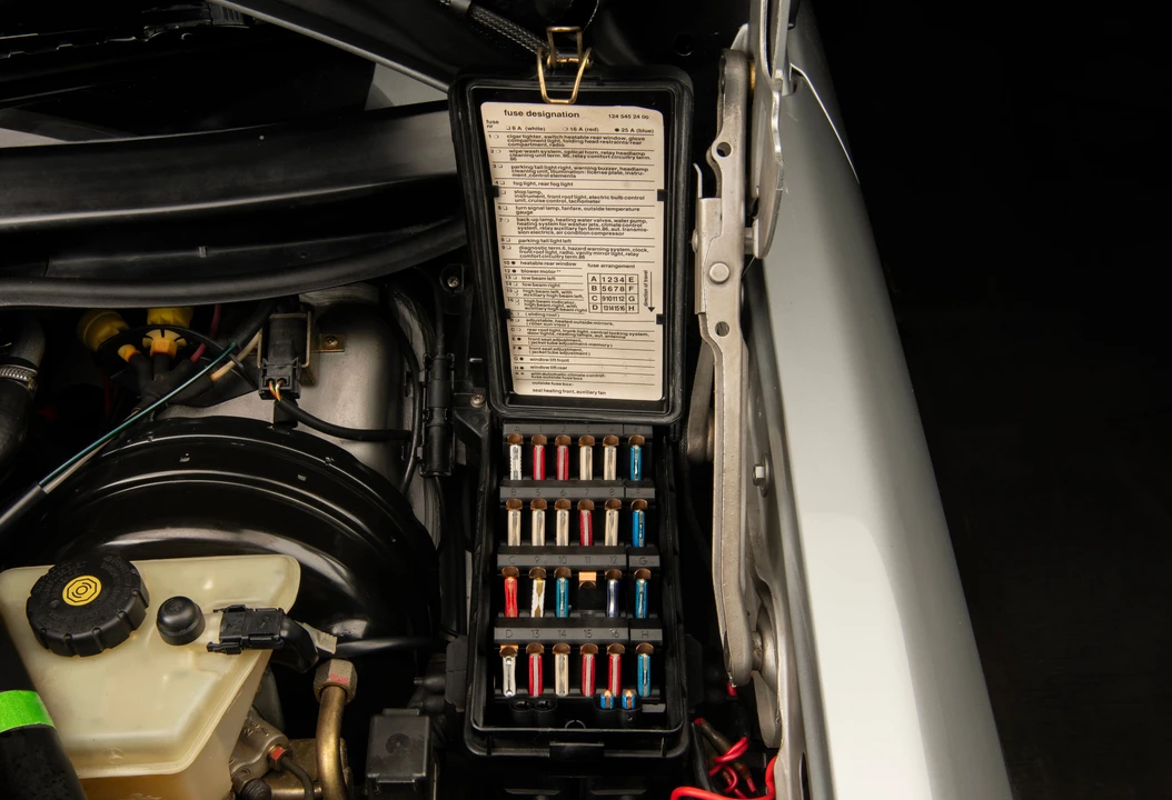 1995 Mercedes-Benz W124 E-Class - Image 29 of 31