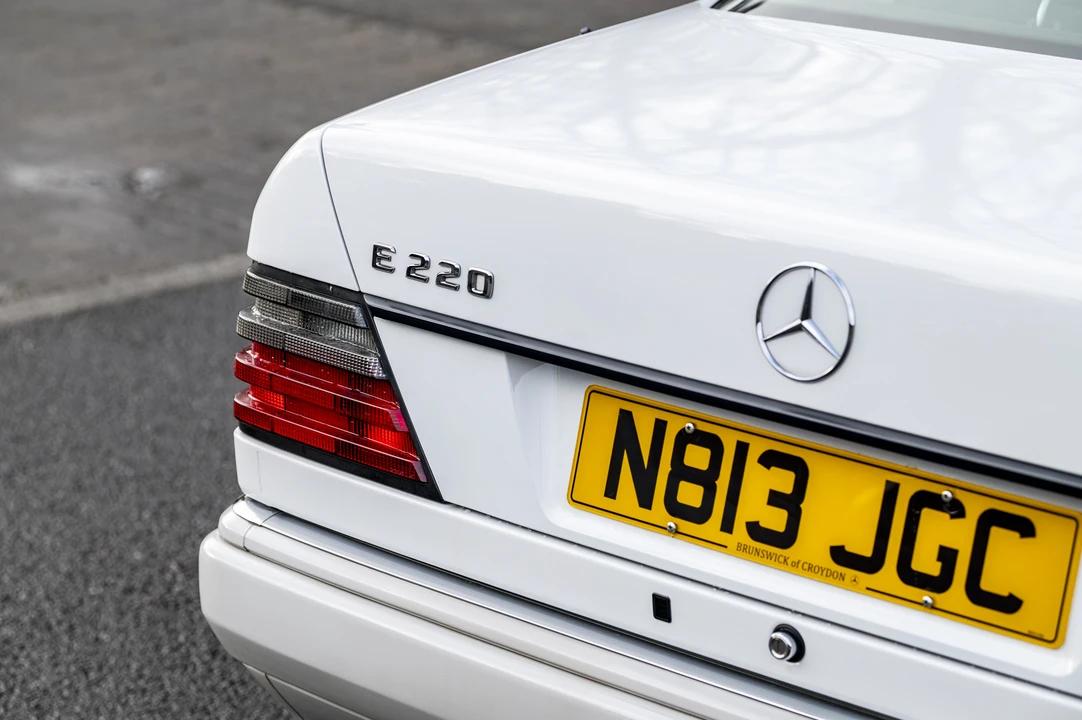1995 Mercedes-Benz W124 E-Class - Image 12 of 31