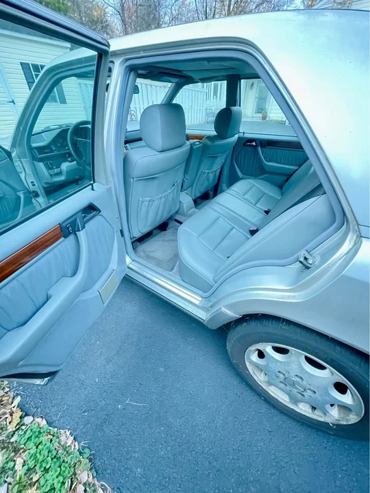 1995 Mercedes-Benz W124 E-Class - Image 10 of 20