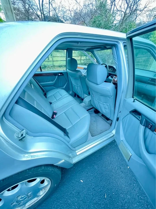 1995 Mercedes-Benz W124 E-Class - Image 12 of 20
