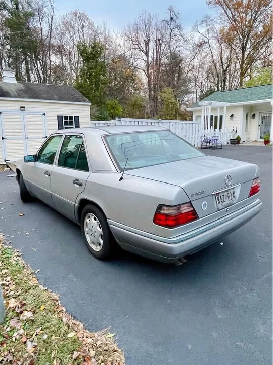 1995 Mercedes-Benz W124 E-Class - Image 2 of 20
