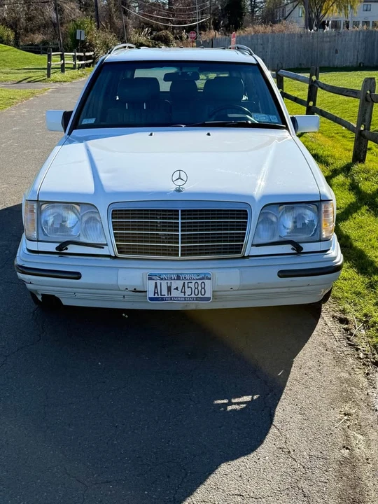 1995 Mercedes-Benz W124 E-Class - Image 2 of 18