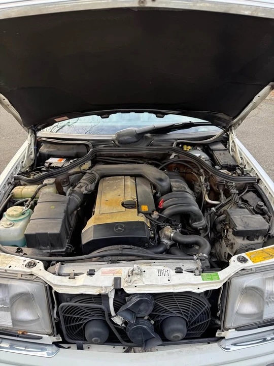 1995 Mercedes-Benz W124 E-Class - Image 16 of 18