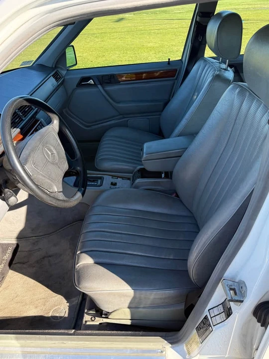 1995 Mercedes-Benz W124 E-Class - Image 9 of 18