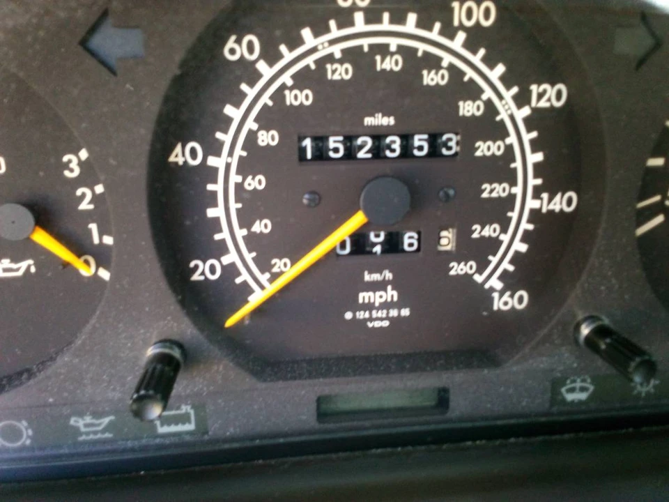 1995 Mercedes-Benz W124 E-Class - Image 2 of 12