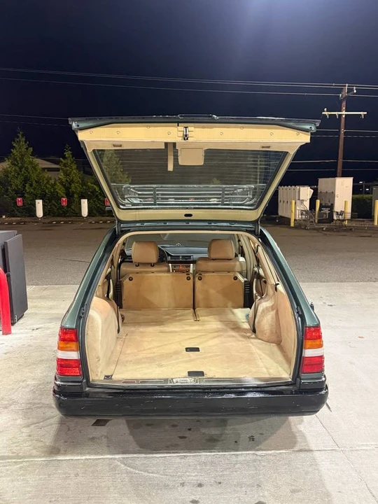 1995 Mercedes-Benz W124 E-Class - Image 2 of 12