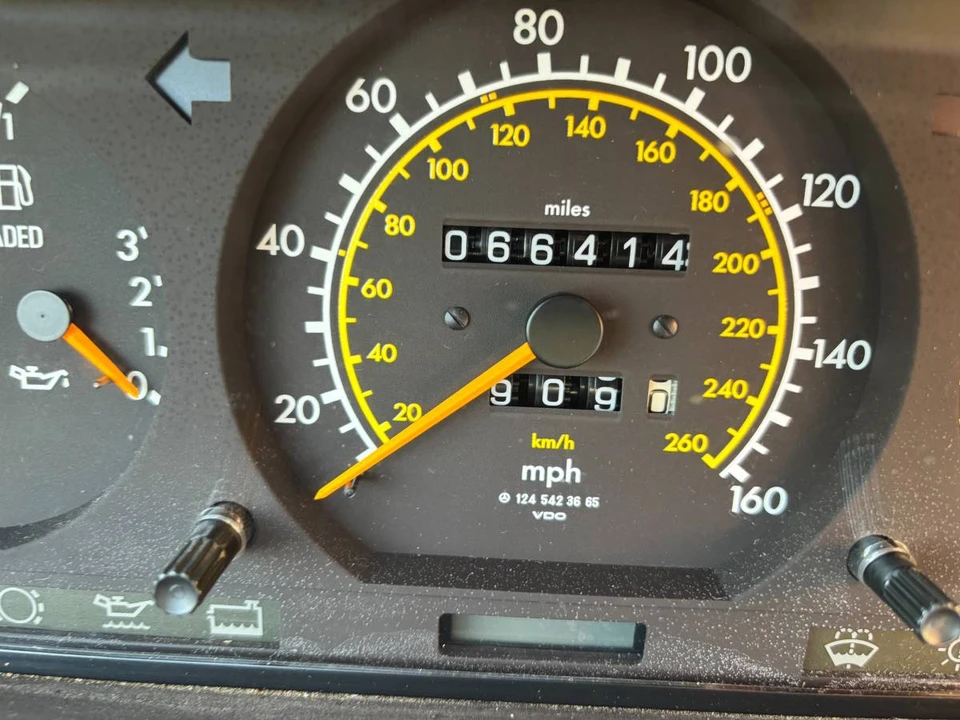 1995 Mercedes-Benz W124 E-Class - Image 4 of 4