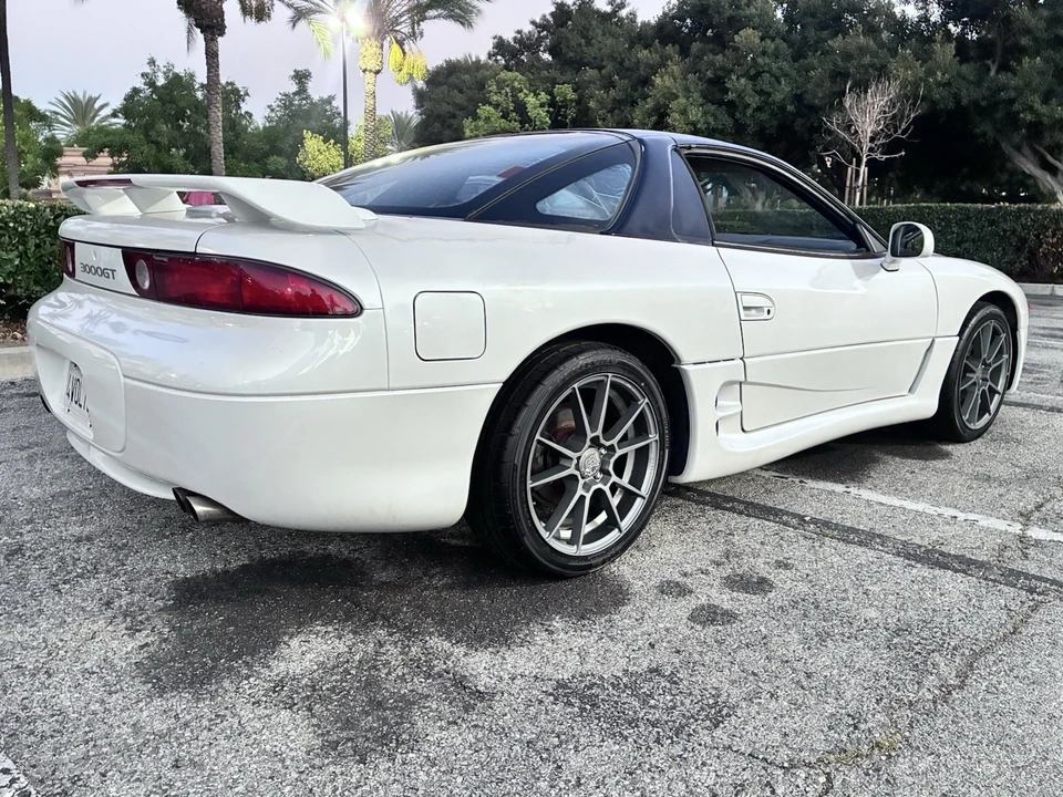 1995 Mitsubishi 3000GT Series 2 - Image 2 of 24
