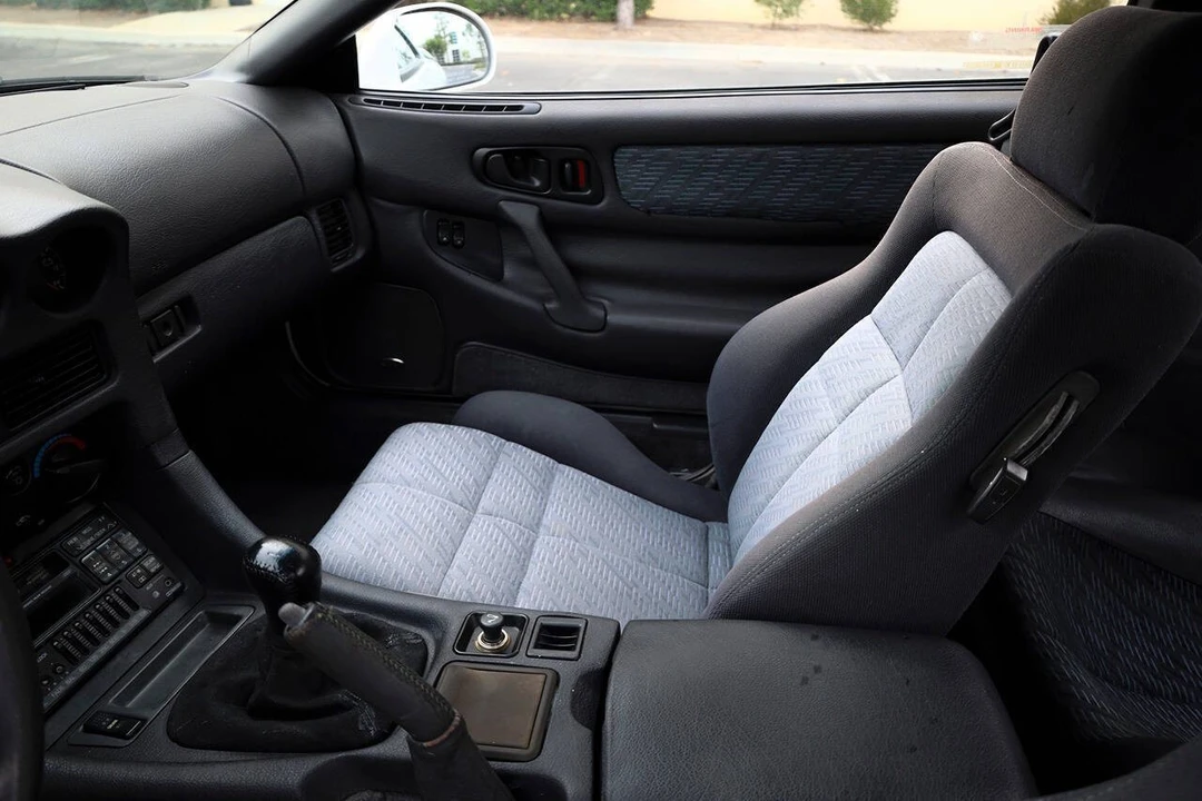 1995 Mitsubishi 3000GT Series 2 - Image 17 of 21