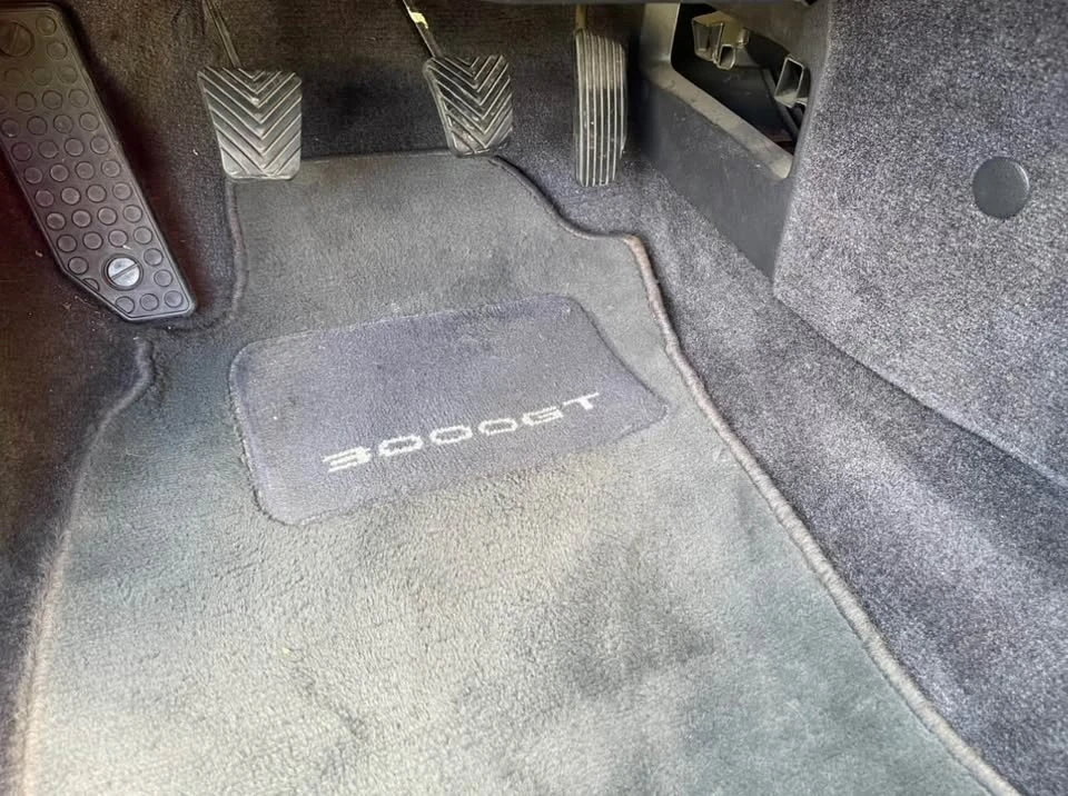 1995 Mitsubishi 3000GT Series 2 - Image 13 of 14