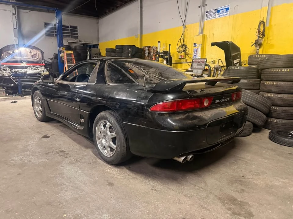 1995 Mitsubishi 3000GT Series 2 - Image 2 of 3