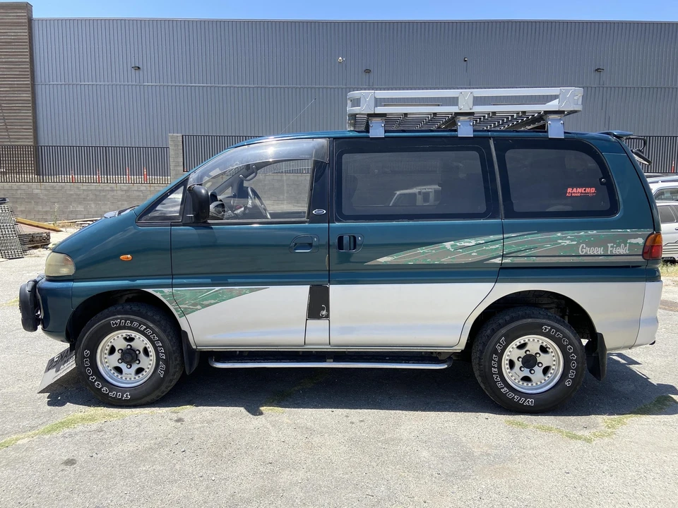 1995 Mitsubishi Delica 4th Gen - Image 10 of 21