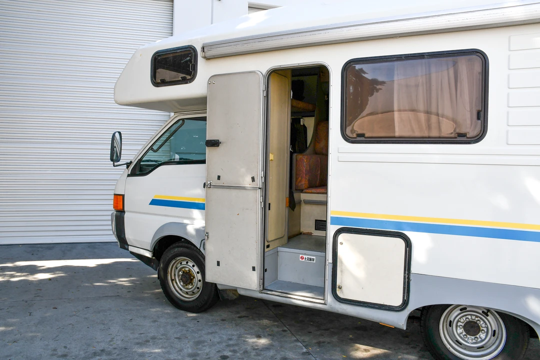 1995 Mitsubishi Delica 4th Gen - Image 15 of 31