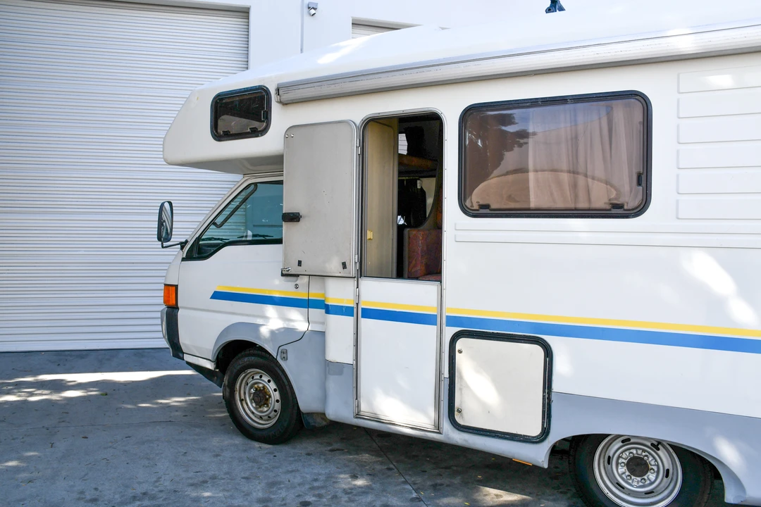 1995 Mitsubishi Delica 4th Gen - Image 14 of 31
