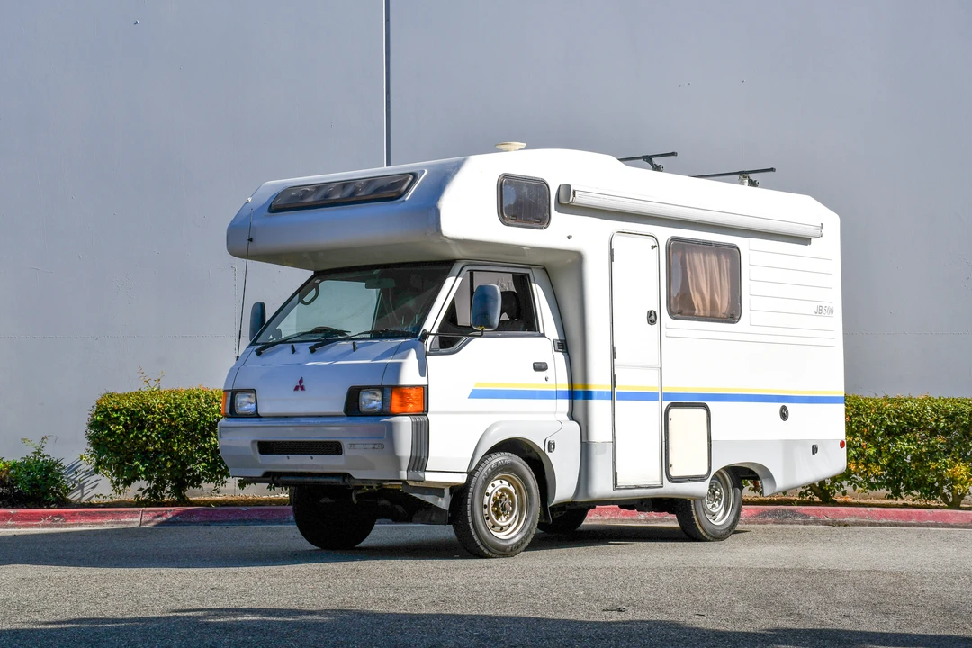 1995 Mitsubishi Delica 4th Gen - Image 5 of 31