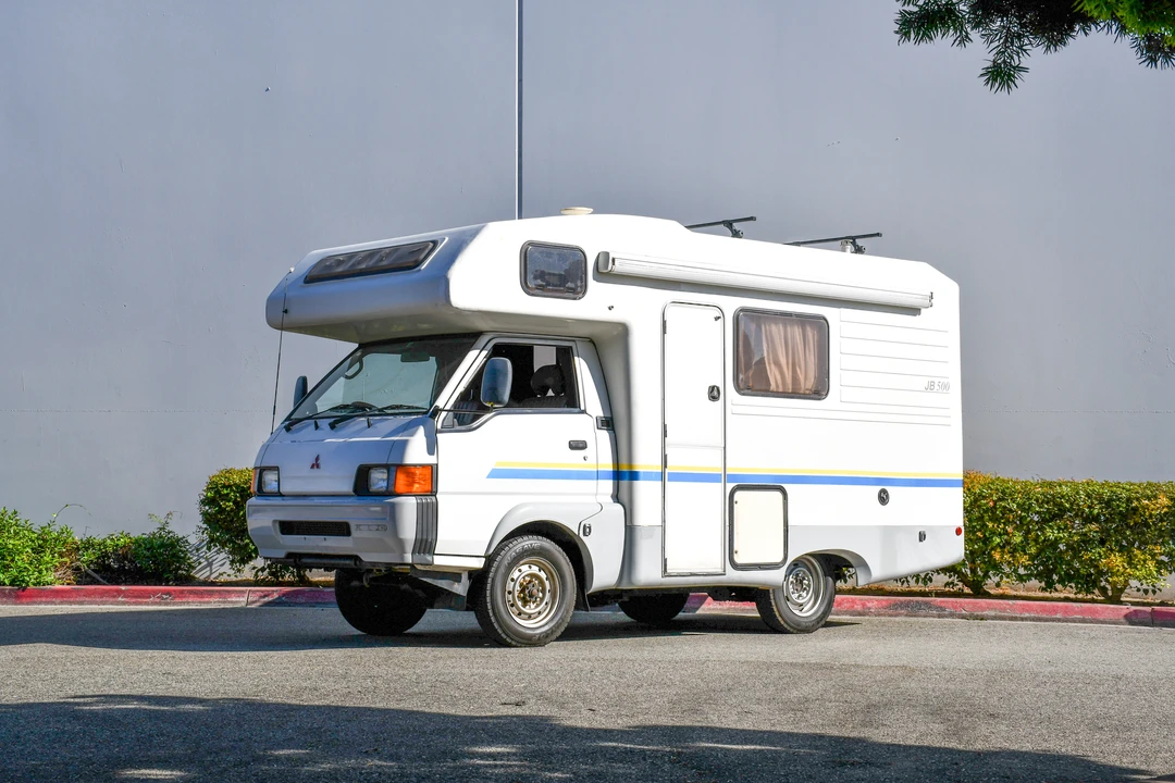 1995 Mitsubishi Delica 4th Gen - Image 4 of 31