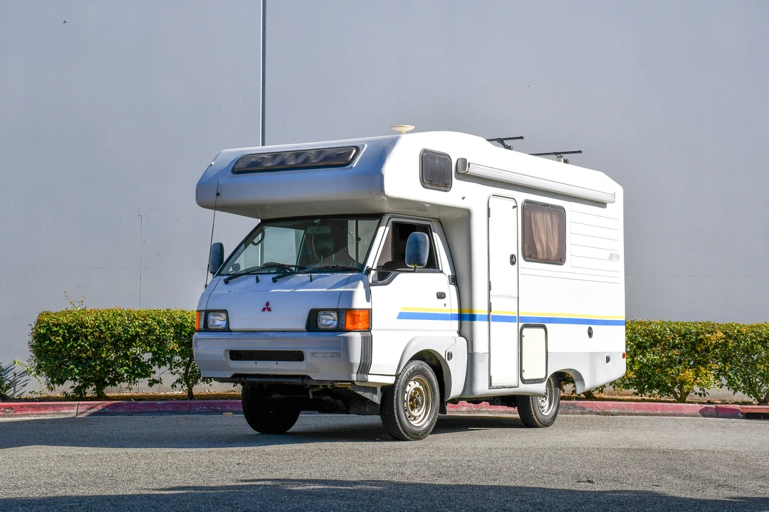 1995 Mitsubishi Delica 4th Gen - Image 3 of 31