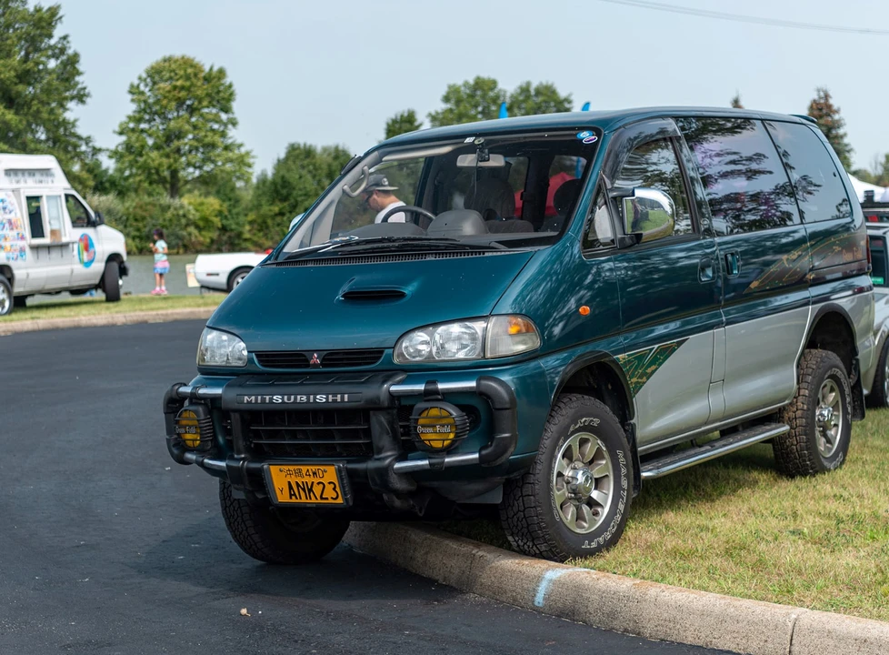 1995 Mitsubishi Delica 4th Gen - Image 13 of 31