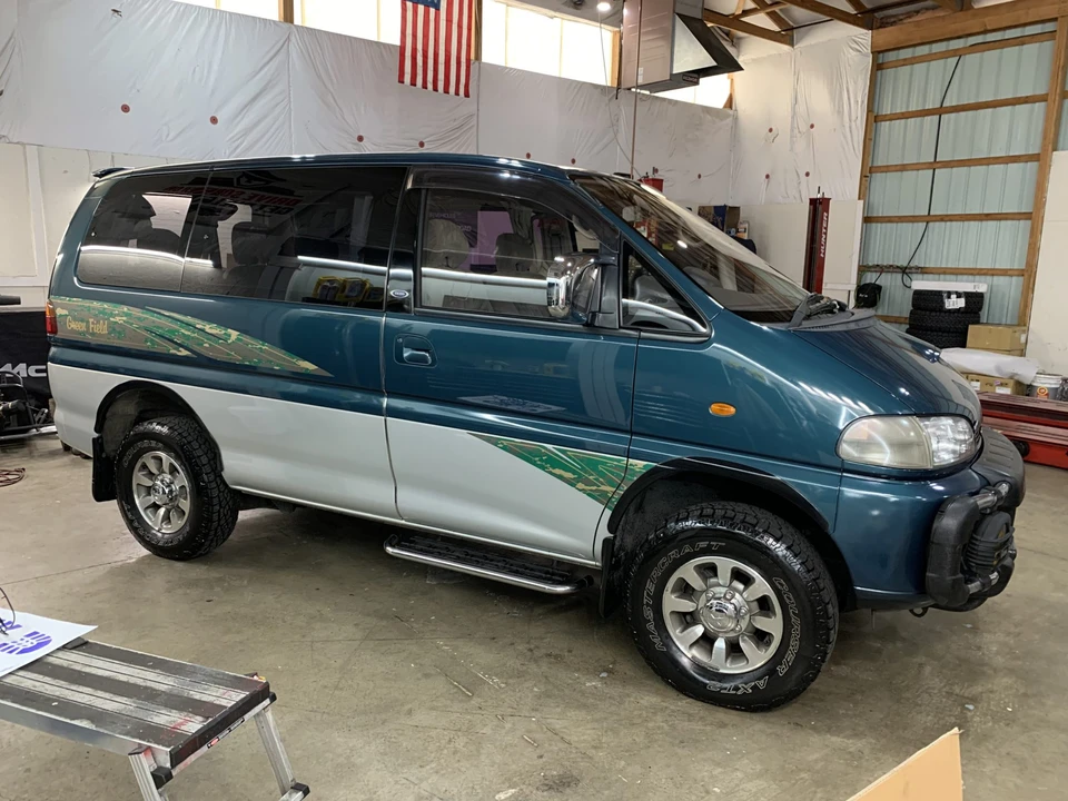 1995 Mitsubishi Delica 4th Gen - Image 7 of 31