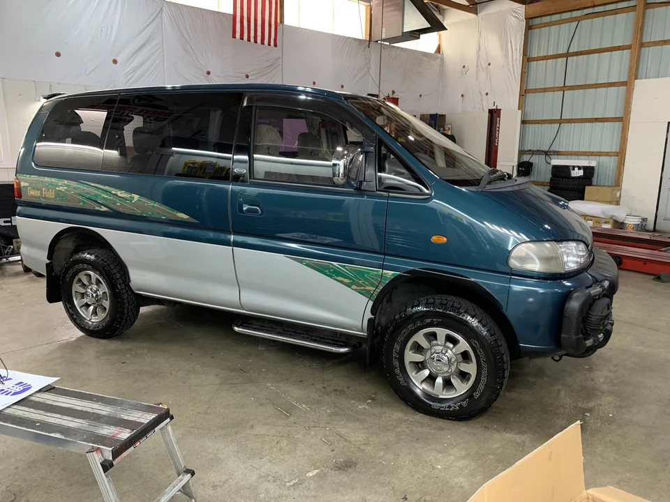 1995 Mitsubishi Delica 4th Gen - Image 8 of 31