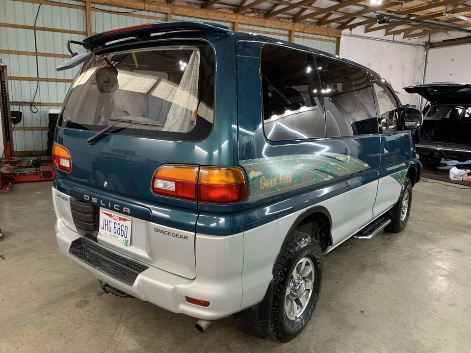 1995 Mitsubishi Delica 4th Gen - Image 9 of 31