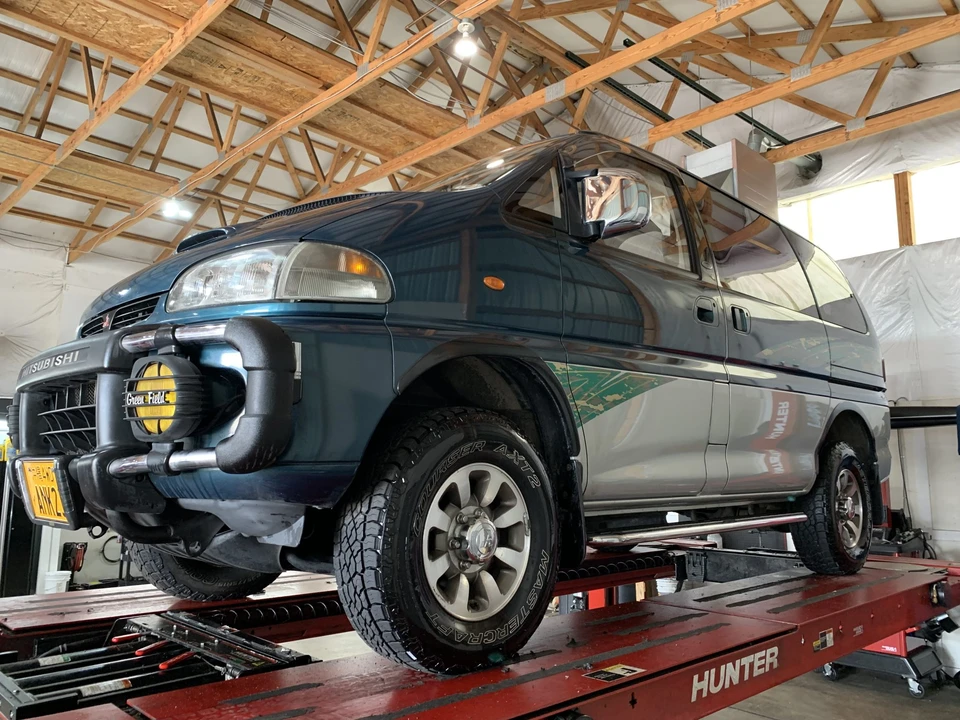1995 Mitsubishi Delica 4th Gen - Image 16 of 31