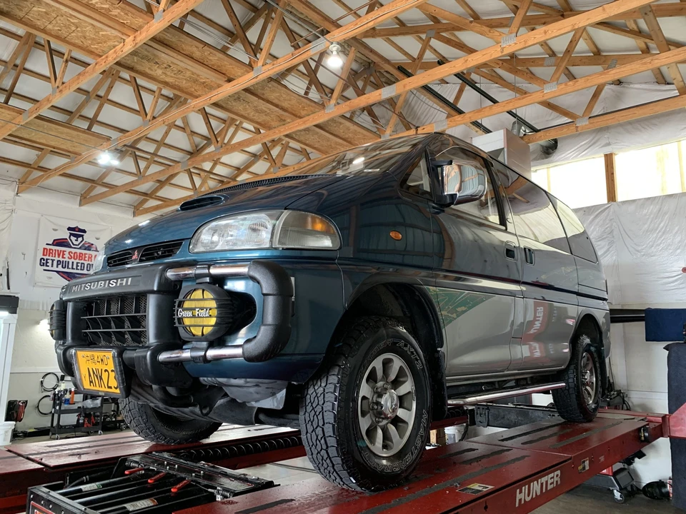 1995 Mitsubishi Delica 4th Gen - Image 15 of 31