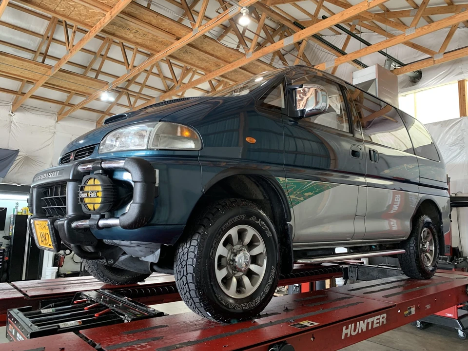 1995 Mitsubishi Delica 4th Gen - Image 14 of 31