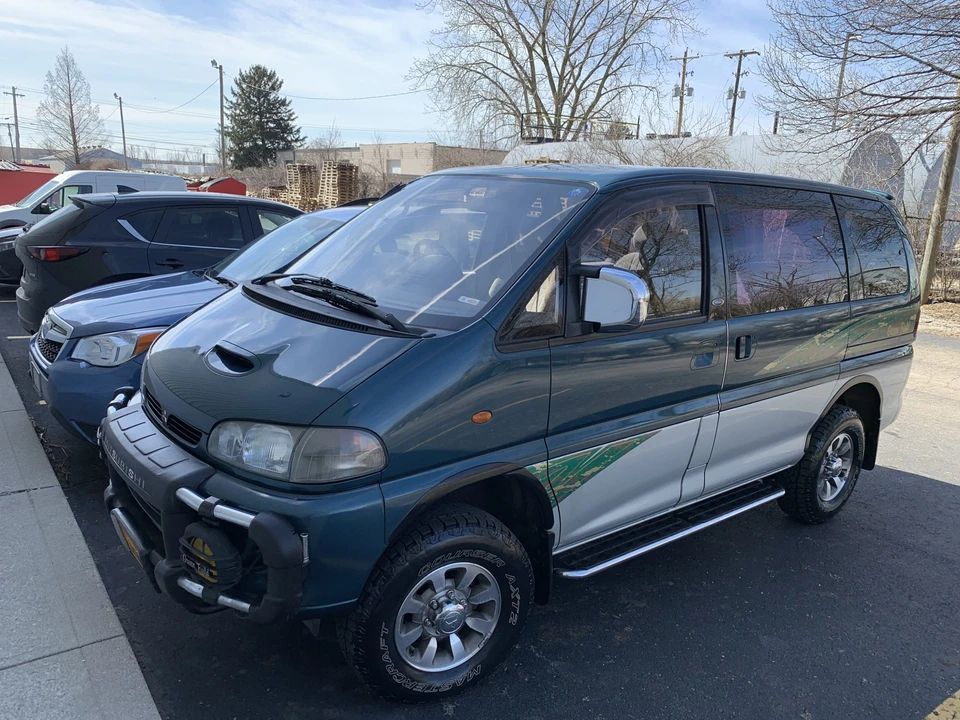 1995 Mitsubishi Delica 4th Gen - Image 2 of 31