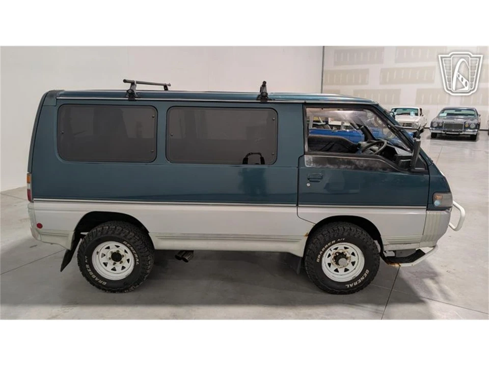 1995 Mitsubishi Delica 4th Gen - Image 17 of 31