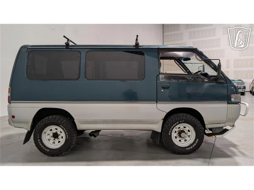 1995 Mitsubishi Delica 4th Gen - Image 18 of 31