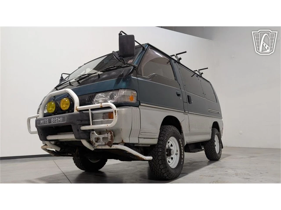 1995 Mitsubishi Delica 4th Gen - Image 4 of 31
