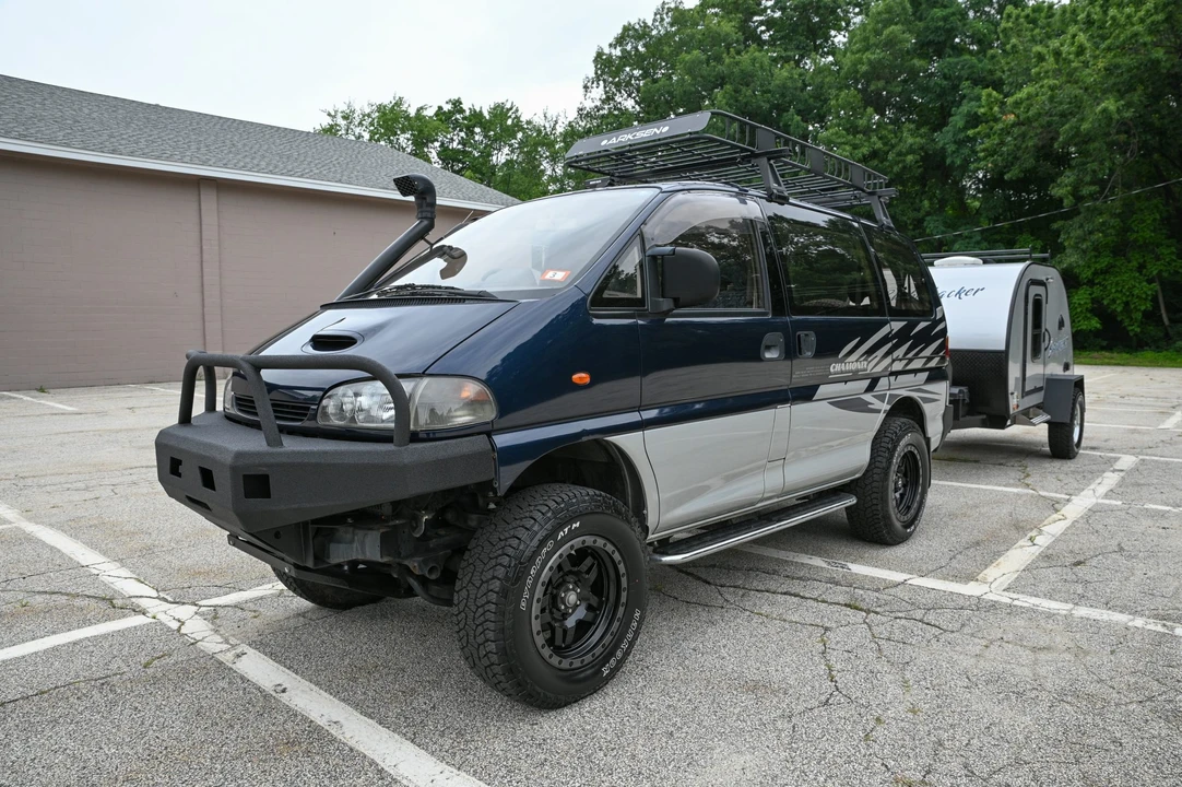 1995 Mitsubishi Delica 4th Gen - Image 2 of 31