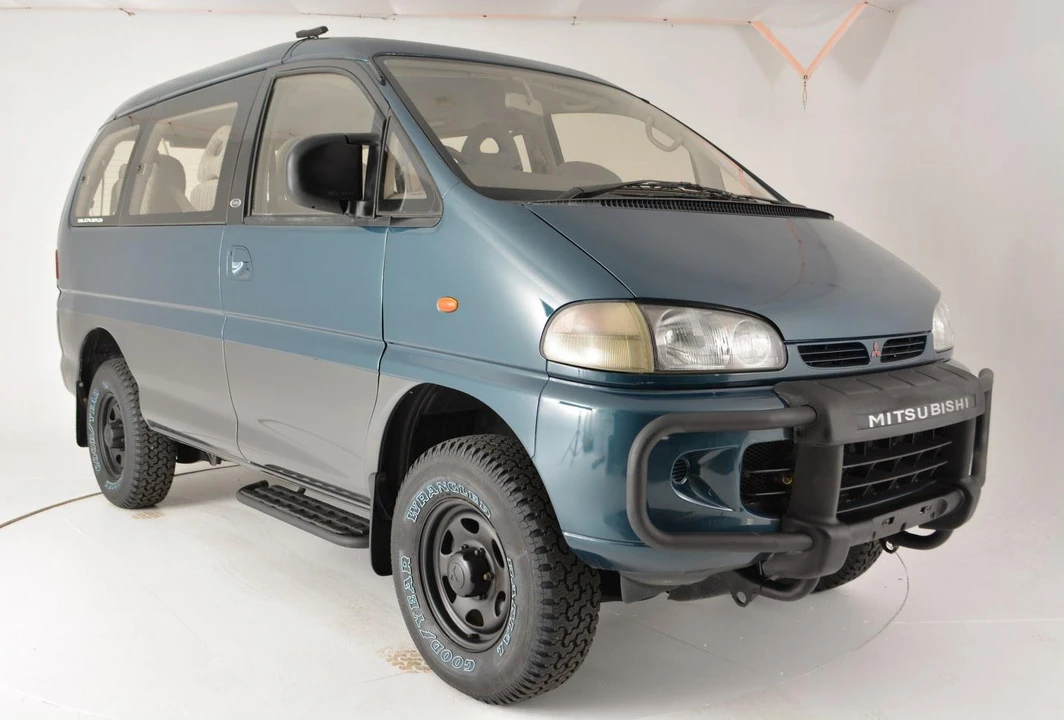 1995 Mitsubishi Delica 4th Gen - Image 2 of 5