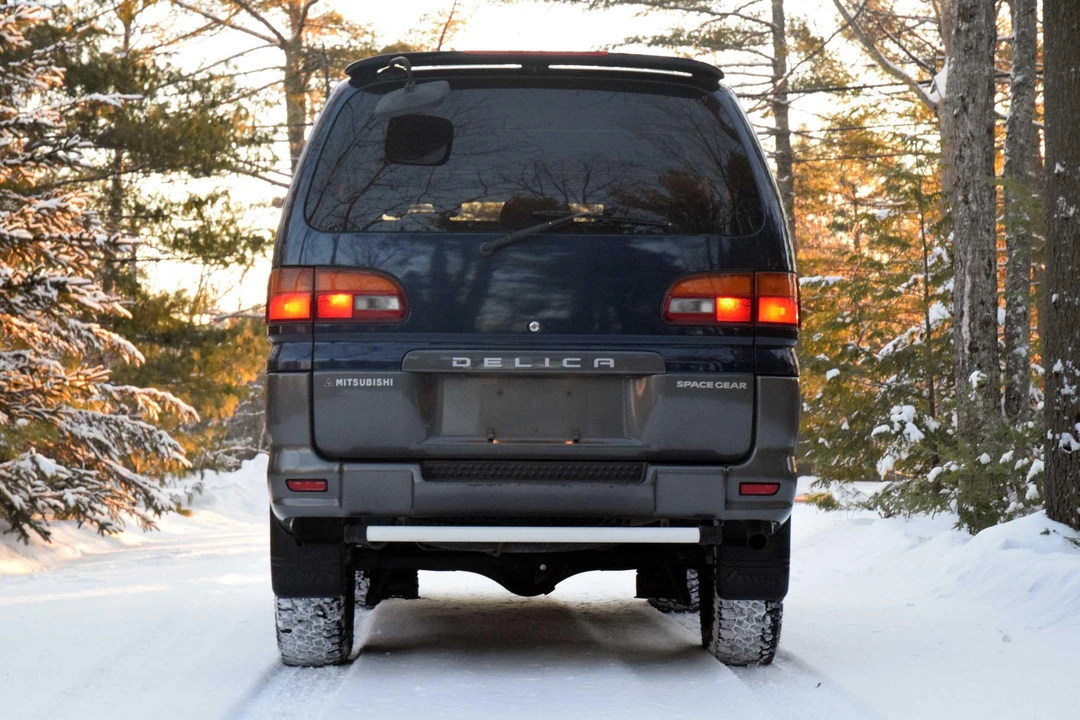 1995 Mitsubishi Delica 4th Gen - Image 5 of 31
