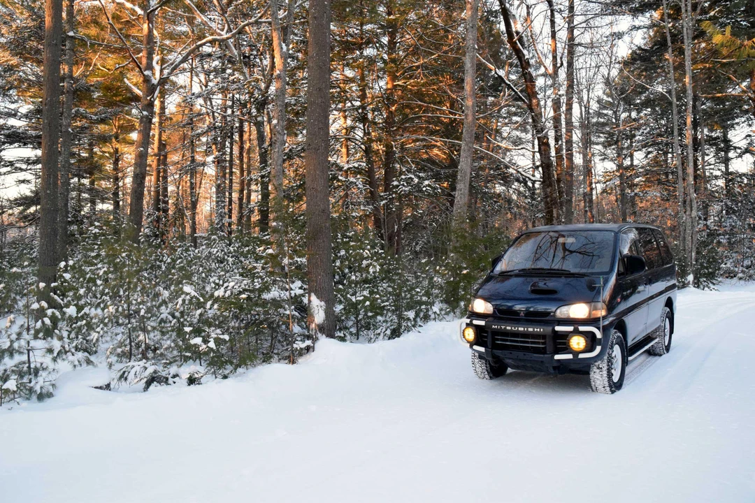1995 Mitsubishi Delica 4th Gen - Image 9 of 31