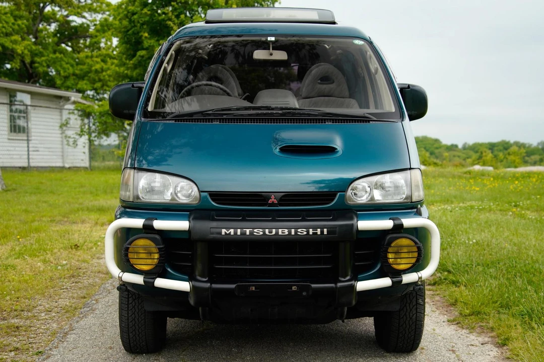 1995 Mitsubishi Delica 4th Gen - Image 2 of 31