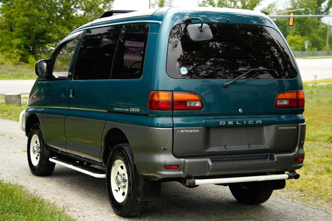 1995 Mitsubishi Delica 4th Gen - Image 4 of 31
