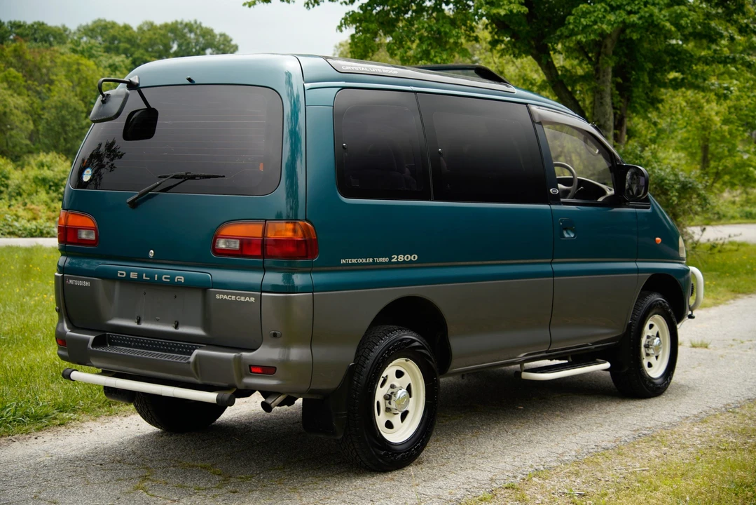 1995 Mitsubishi Delica 4th Gen - Image 12 of 31