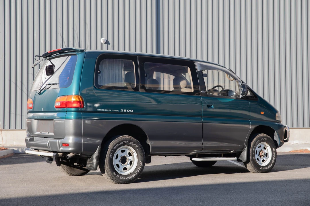 1995 Mitsubishi Delica 4th Gen - Image 13 of 31