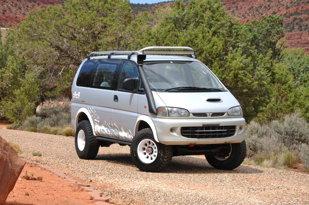 1995 Mitsubishi Delica 4th Gen - Image 12 of 31