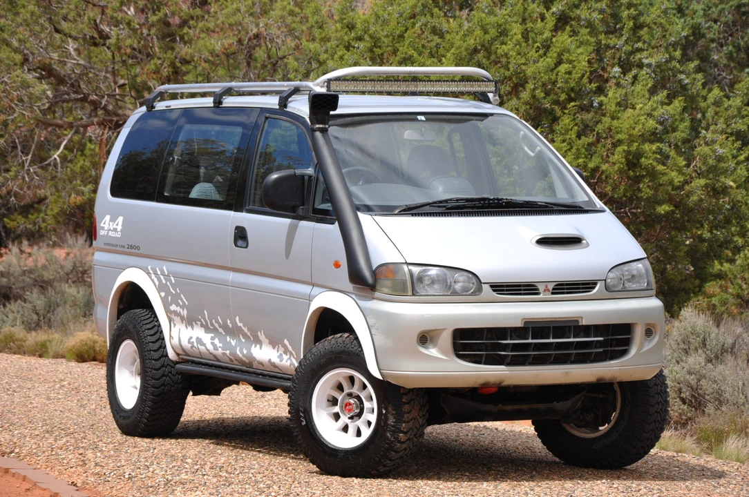 1995 Mitsubishi Delica 4th Gen - Image 13 of 31